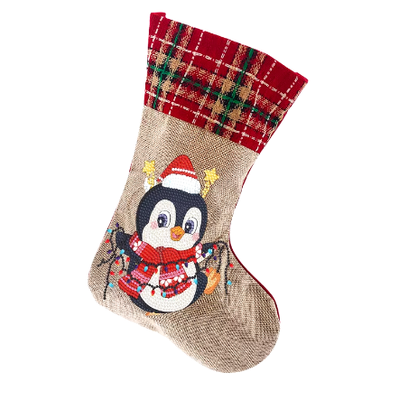 Eine Weihnachtssocke mit einem Pinguin als Motive zum Diamond Painten